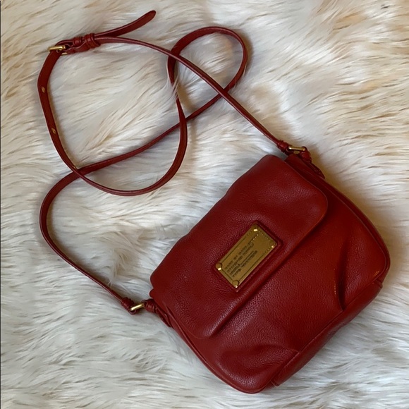 Marc Jacobs Handbags - Marc Jacobs leather crossbody